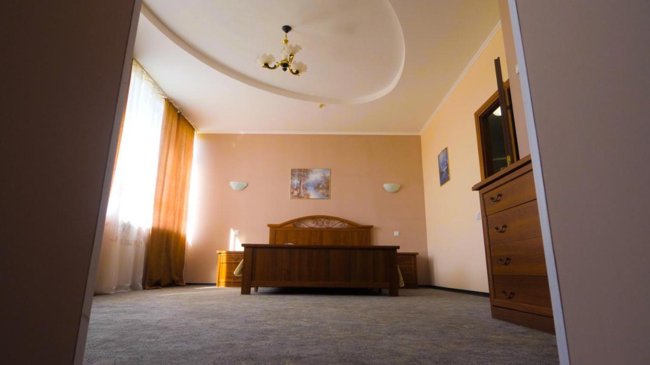 Pectoral On Khortytsia Hotel Zaporizhia Exterior foto