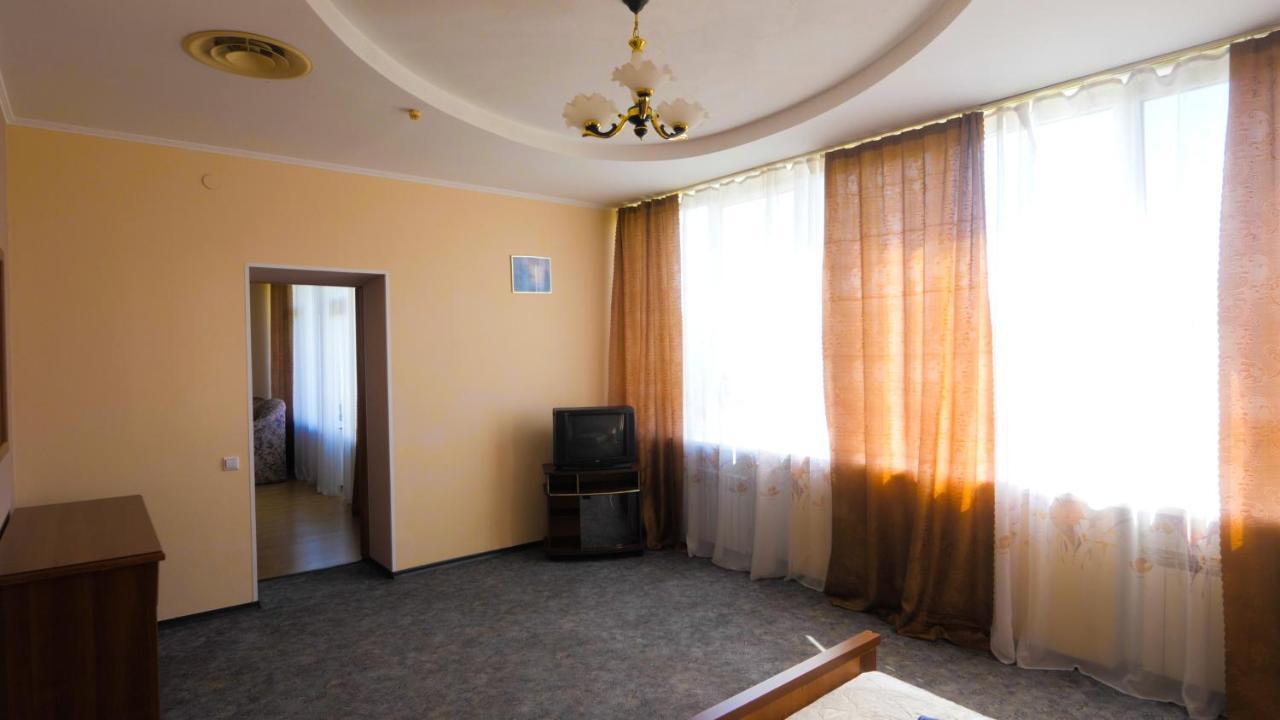 Pectoral On Khortytsia Hotel Zaporizhia Exterior foto